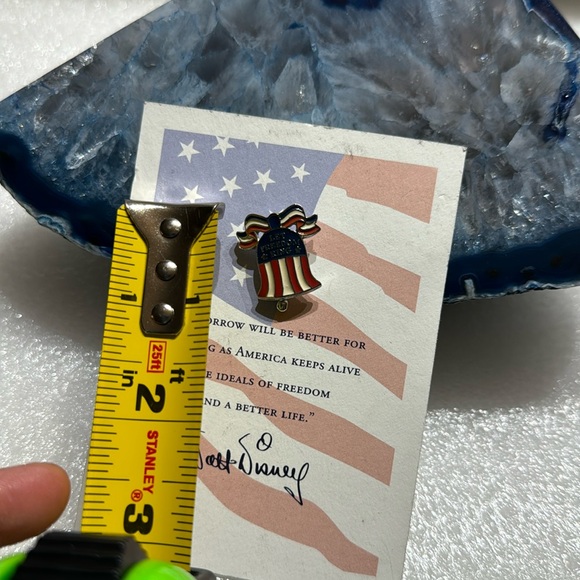 LET FREEDOM RING Exclusive Disney Cast Member Pin to Commemorate 9/11 - Picture 3 of 4